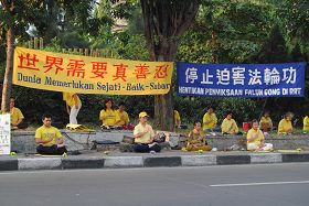 烛光悼念在中国大陆被迫害致死的法轮功学员