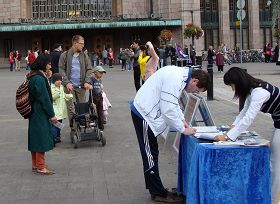 了解真相的人们签名支持法轮功学员反迫害